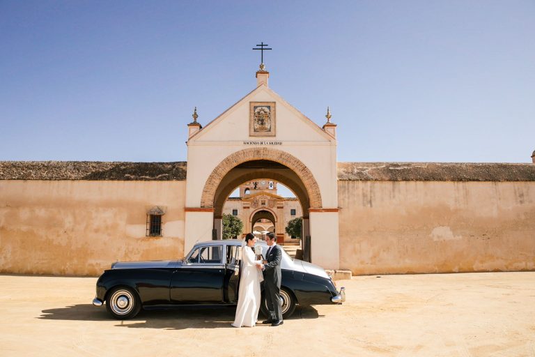 Pareja de novios a la entrada de Hacienda La Soledad